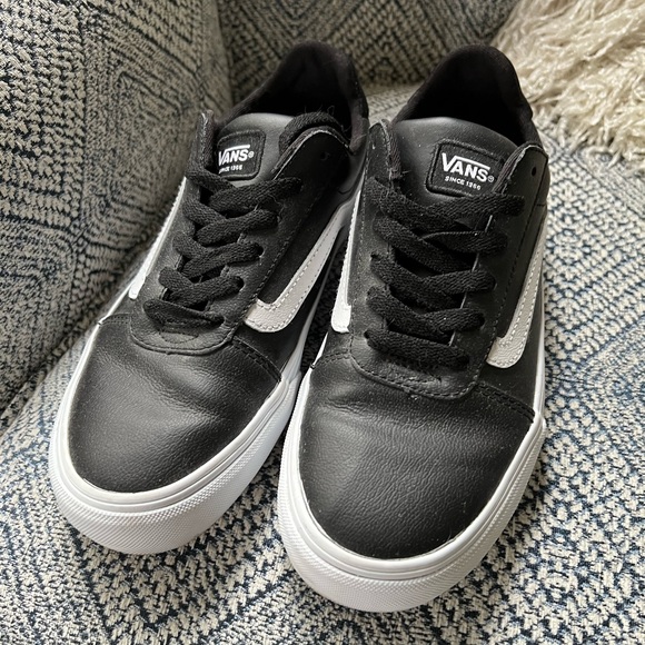 Vans Women’s Ward Deluxe Leather Low Top Sneaker, Size 8 - Picture 2 of 7